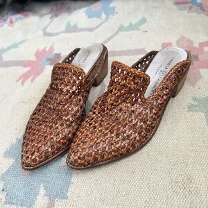 Chinese Laundry Mayflower Woven Mule
Women’s size 7.5
